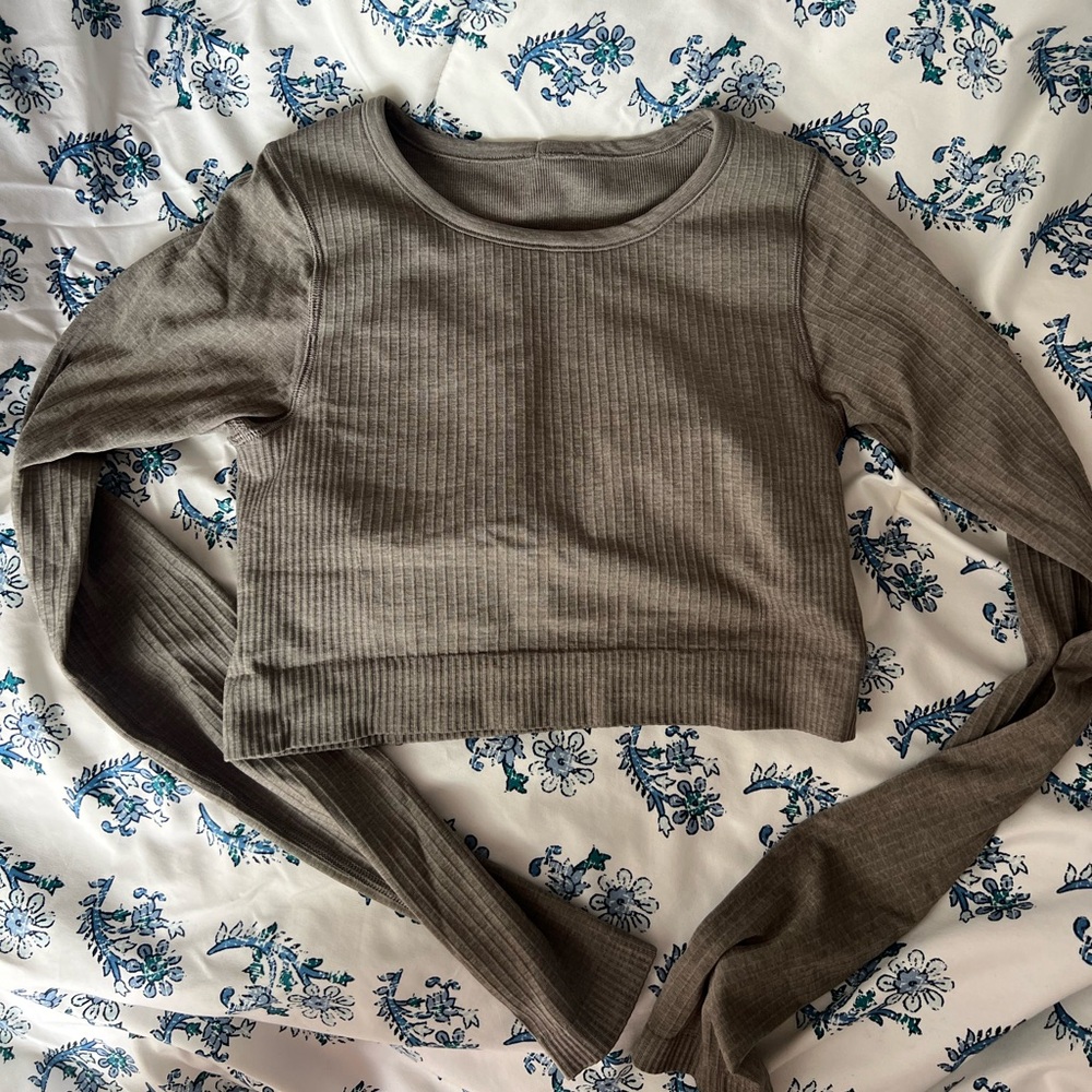 Lululemon ebb to street top